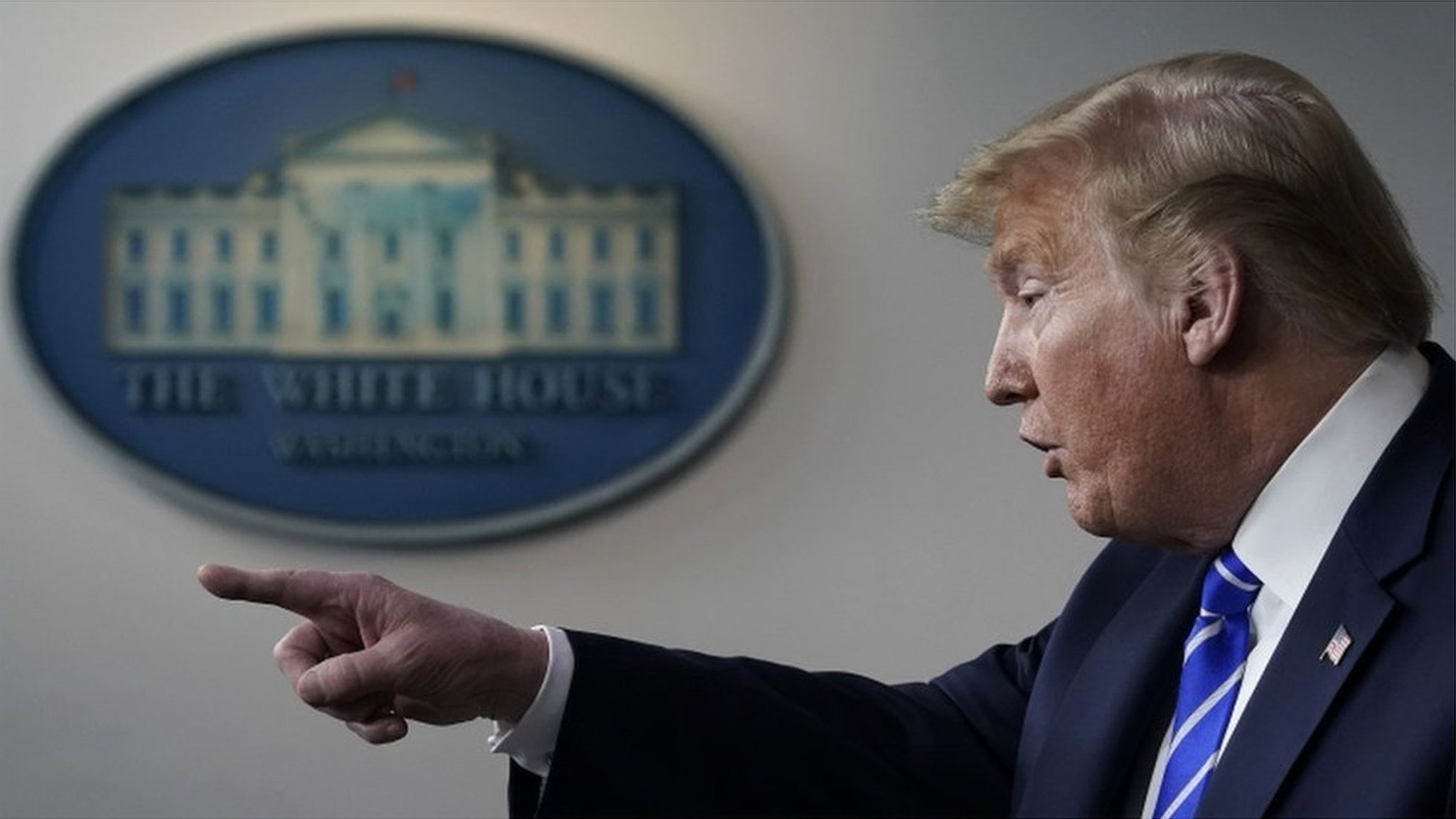 トランプ氏、「消毒剤」による新型ウイルス治療に言及 医師ら「危険