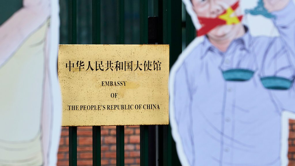 FBI在纽约拘捕两名美籍华人,涉运作中国海外“秘密警察站” - BBC FBI在纽约拘捕两名美籍华人,涉运作中国海外“秘密警察站” - BBC