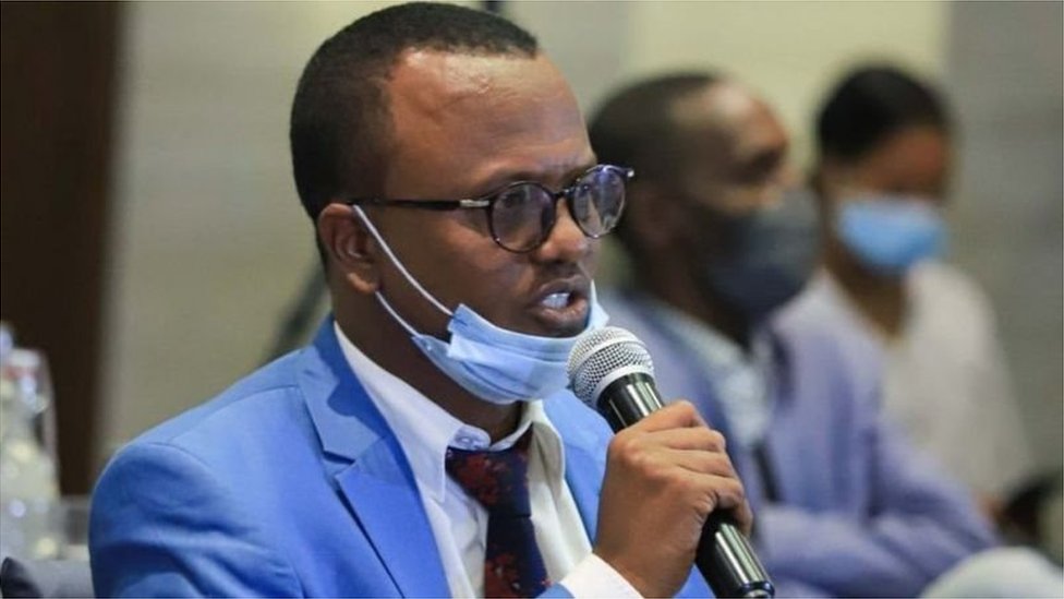 Arman ayolining mushukini yalash