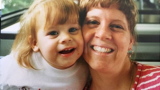 Victoria con su madre