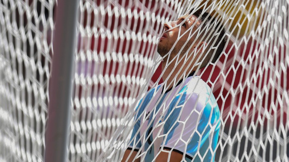 Por qué en las Olimpiadas de Río hay brasileños que están tachando el  nombre de Neymar en las camisetas de la selección? - BBC News Mundo