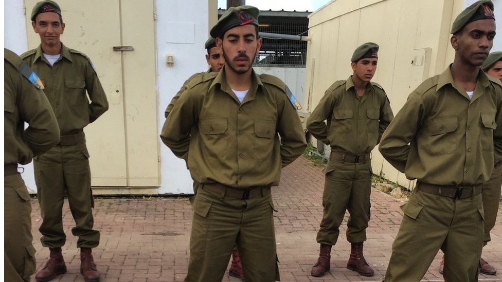 Katta dumbali arab ayollari