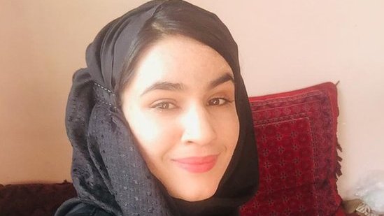 Ogzida kamming etuk ayol porno video Rossiyalik uy aholisi birinchi marta jinsiy aloqada bolishga kondirishdi