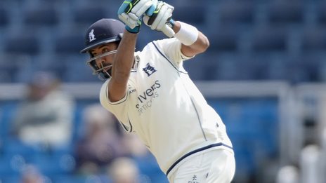 Bears hold nerve to win at Durham