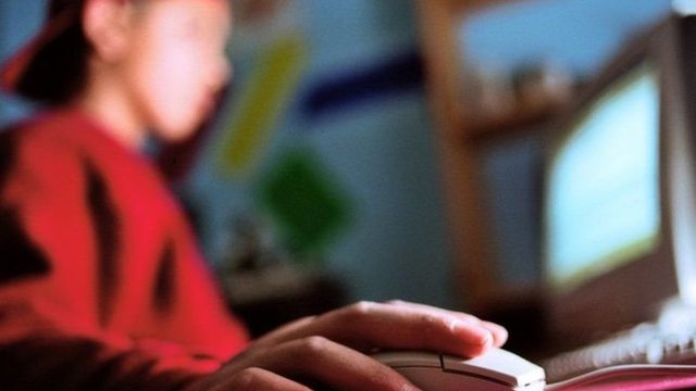 Lesbian porno onlayn U hammomda yalangoch yuvinadi.