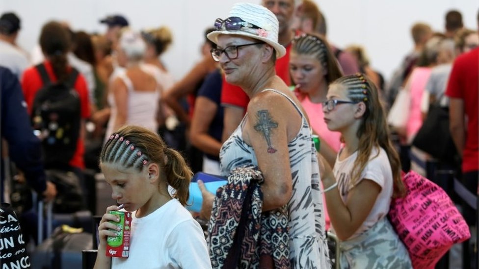 英トーマス・クック破産で代替便の価格高騰、利用客が悲鳴 - BBCニュース