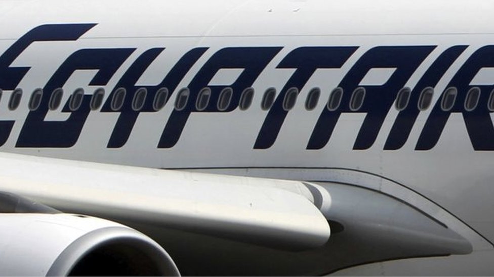 エジプト航空機墜落 火災の経緯と深まる謎 - BBCニュース