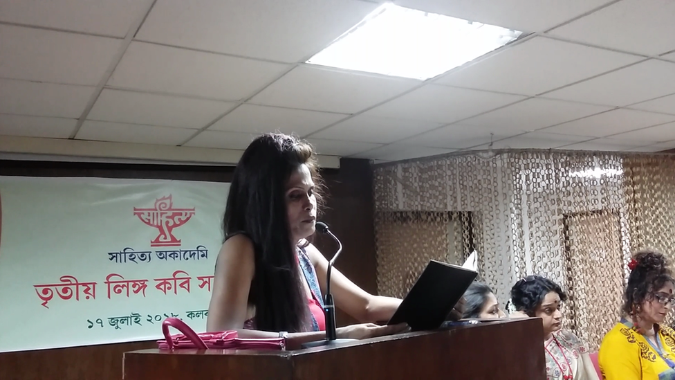 Jinsiy aloqa fotosuratlari Rus porno blondes orqasidan onlayn