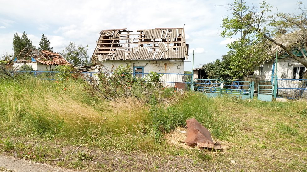 ウクライナ反転攻勢の前線ルポ 奪還した集落に住人の姿なし - BBCニュース