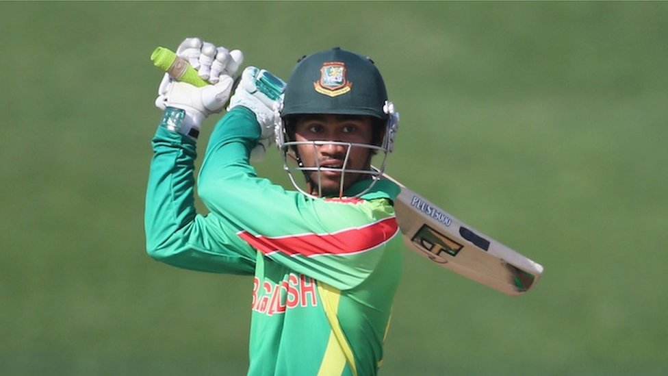 Transvestit ozini soradi (video)