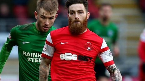 BBC Sport - Romain Vincelot: Coventry sign Leyton Orient's French midfielder - BBC Sport