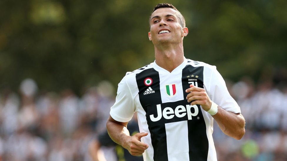 Entrada Arco iris transatlántico Cristiano Ronaldo con la Juventus: así fue la locura que desató en Italia  el debut del portugués en un partido que contó con más aficionados que  población - BBC News Mundo