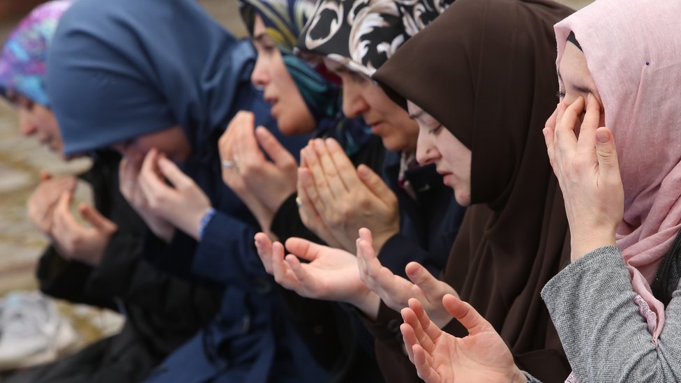 Skype ayollar bilan jinsiy aloqa Kokrakdan olingan sutning porno fotosuratlari