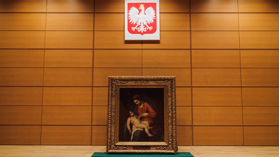 ナチスがポーランドから略奪した絵画、東京で発見され返還 - BBCニュース