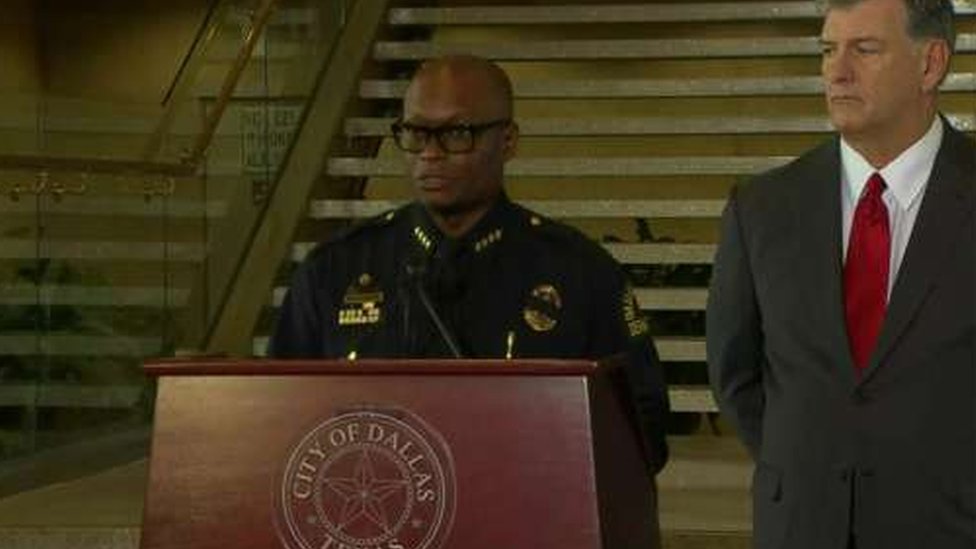 米ダラスで警官5人射殺、立てこもりの男は爆死 「白人を殺したいと