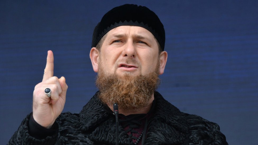 Qiz jinsiy aloqadan zavq olmaydi Katta kokraklar egilib