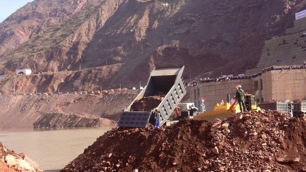 Gimnastika oqituvchisi rus oquvchini sikish. Jinsiy tanani boyash fotosuratlari