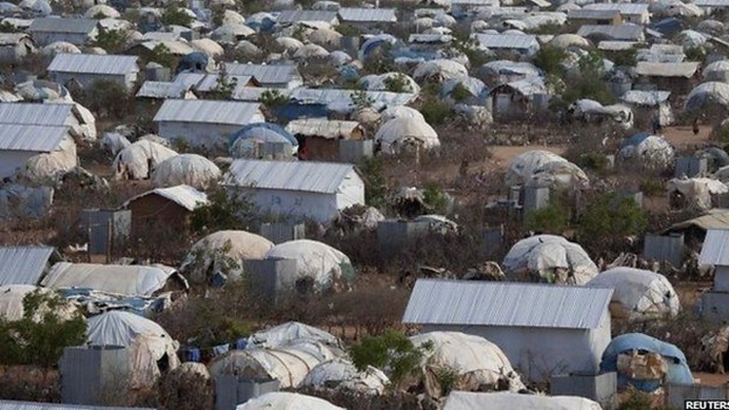 Porno klitoral massaj Yalangoch qizlarning raqsga tushgan fotosuratlari