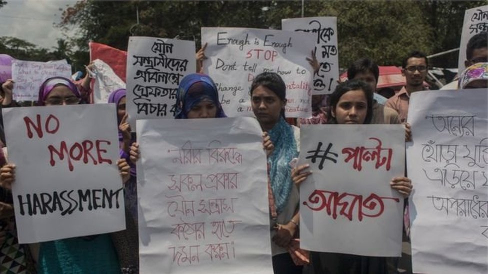 Keksa va yosh lezbiyen tasmali xxx Onam pechka oldida yalangoch turadi va jinsiy aloqada boladi