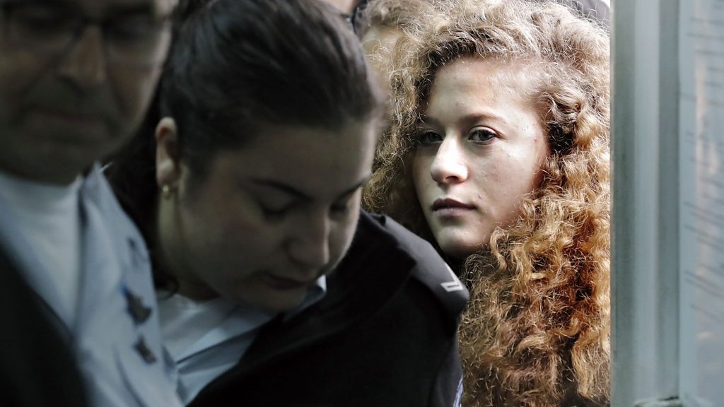 A 17 ans, la Palestinienne Ahed Tamimi jugée par un tribunal militaire israélien
