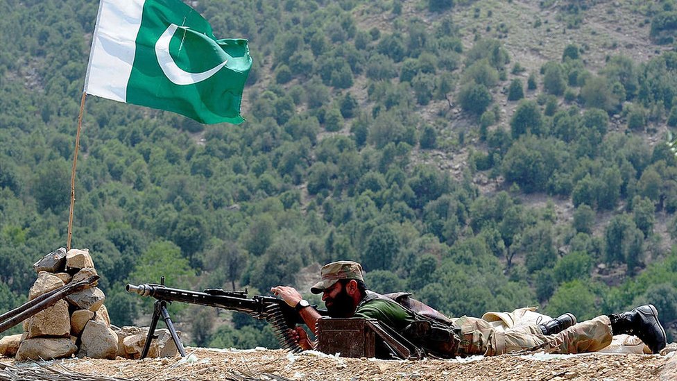 پاک افغان سرحد: ضلع کرم میں سرحد پار سے فائرنگ میں پانچ فوجی ہلاک - BBC  News اردو