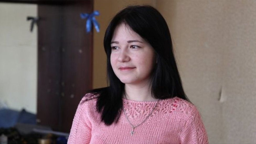 Toliq kiyingan qiz bilan jakuzida jinsiy aloqa