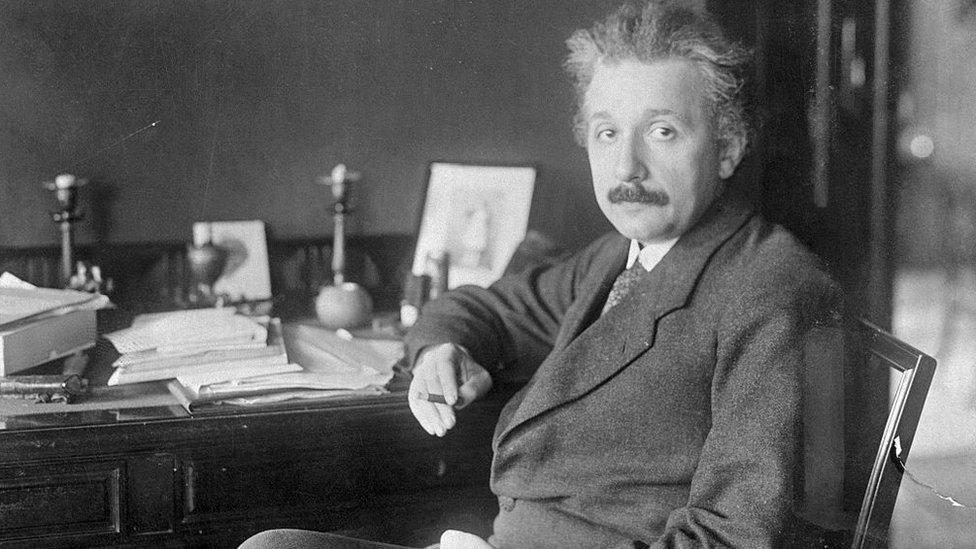 Nenhum problema pode ser resolvido pelo Albert Einstein - Pensador