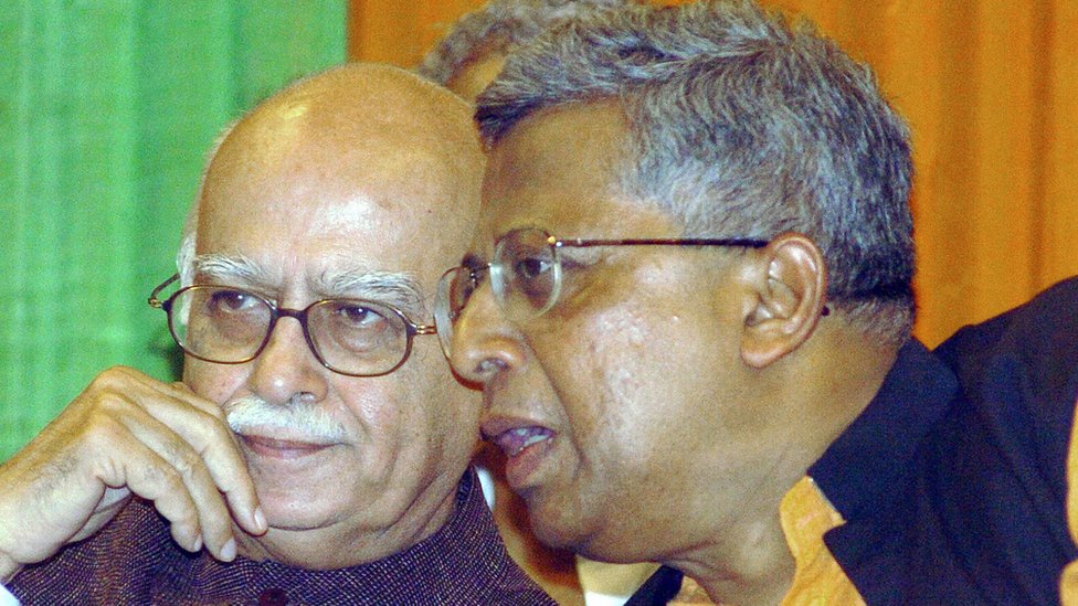 Pornografik fotosuratlarda rus kelini va qaynonasi