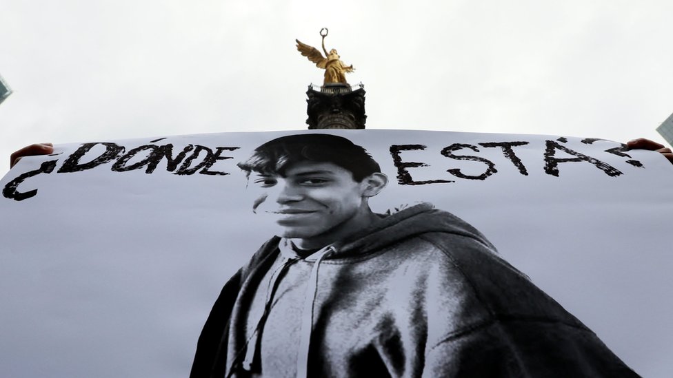 Un cartel con la foto de Marco Antonio Sánchez