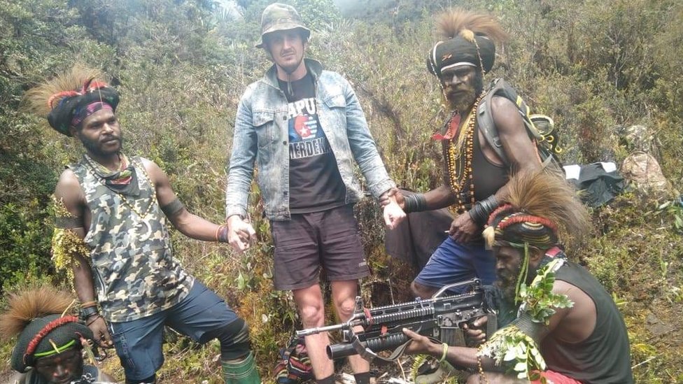 Captured NZ pilot shown in Papua rebels' video