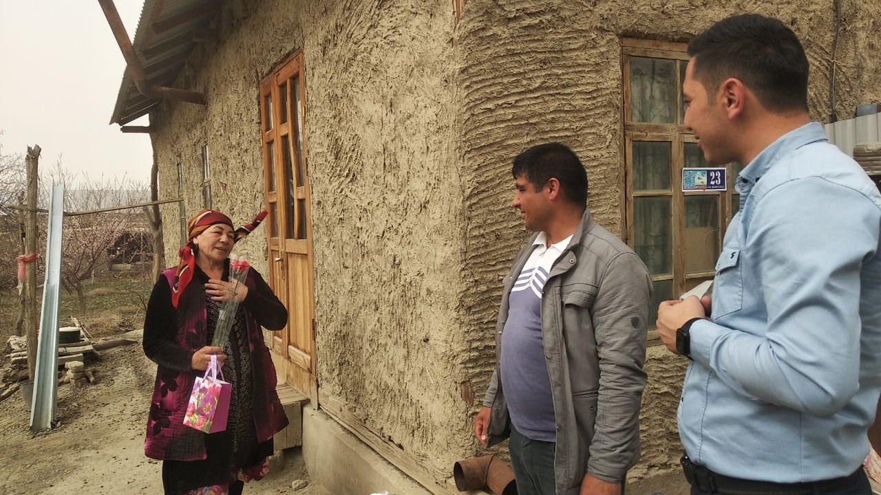 Ayolning dumbasidagi katta narsalar (video)