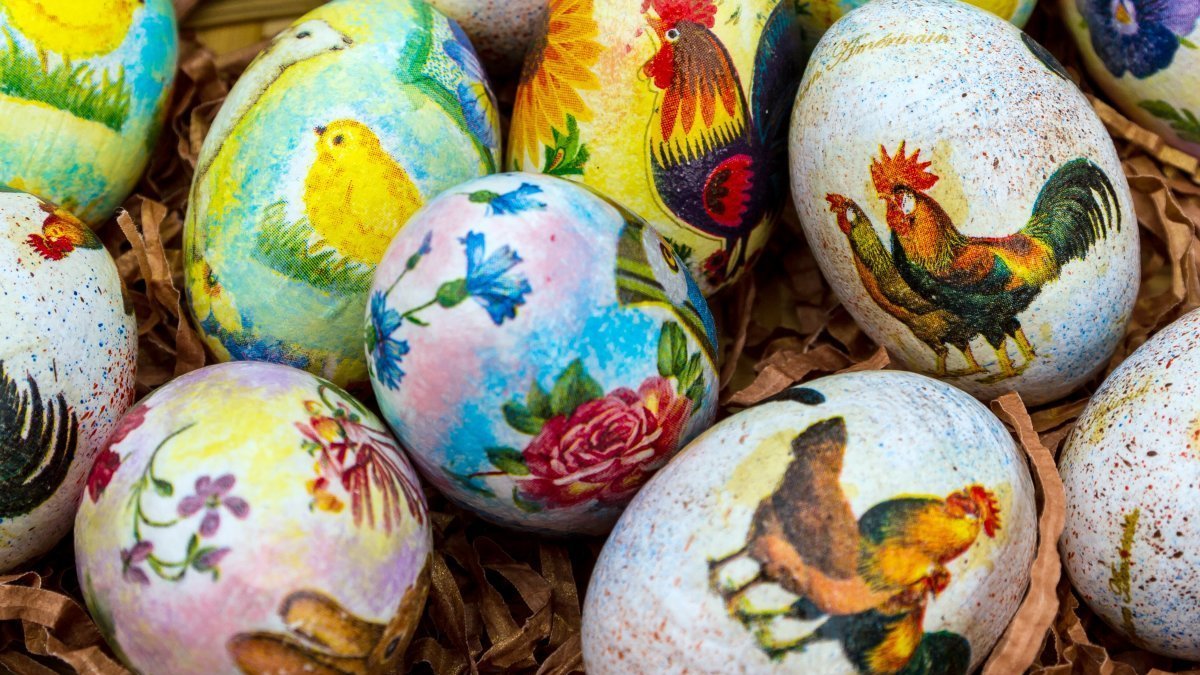 Великдень: навіщо ми щороку фарбуємо яйця і печемо паски? - BBC News Україна