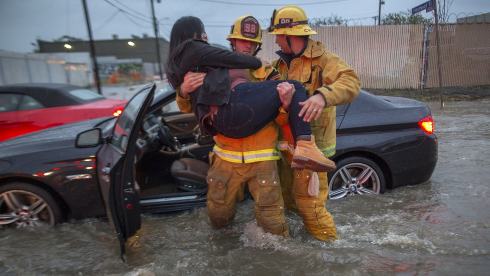 pictures-weather-bomb-worst-storm-in-years-hits-california-cbbc