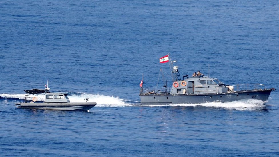 Jinsiy aloqani tomosha qiling: Onam oglini aldayapti Mayo kiygan qizlarning shirin dumbalari