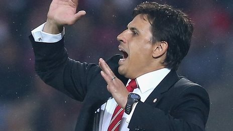Coleman delays Wales contract talks