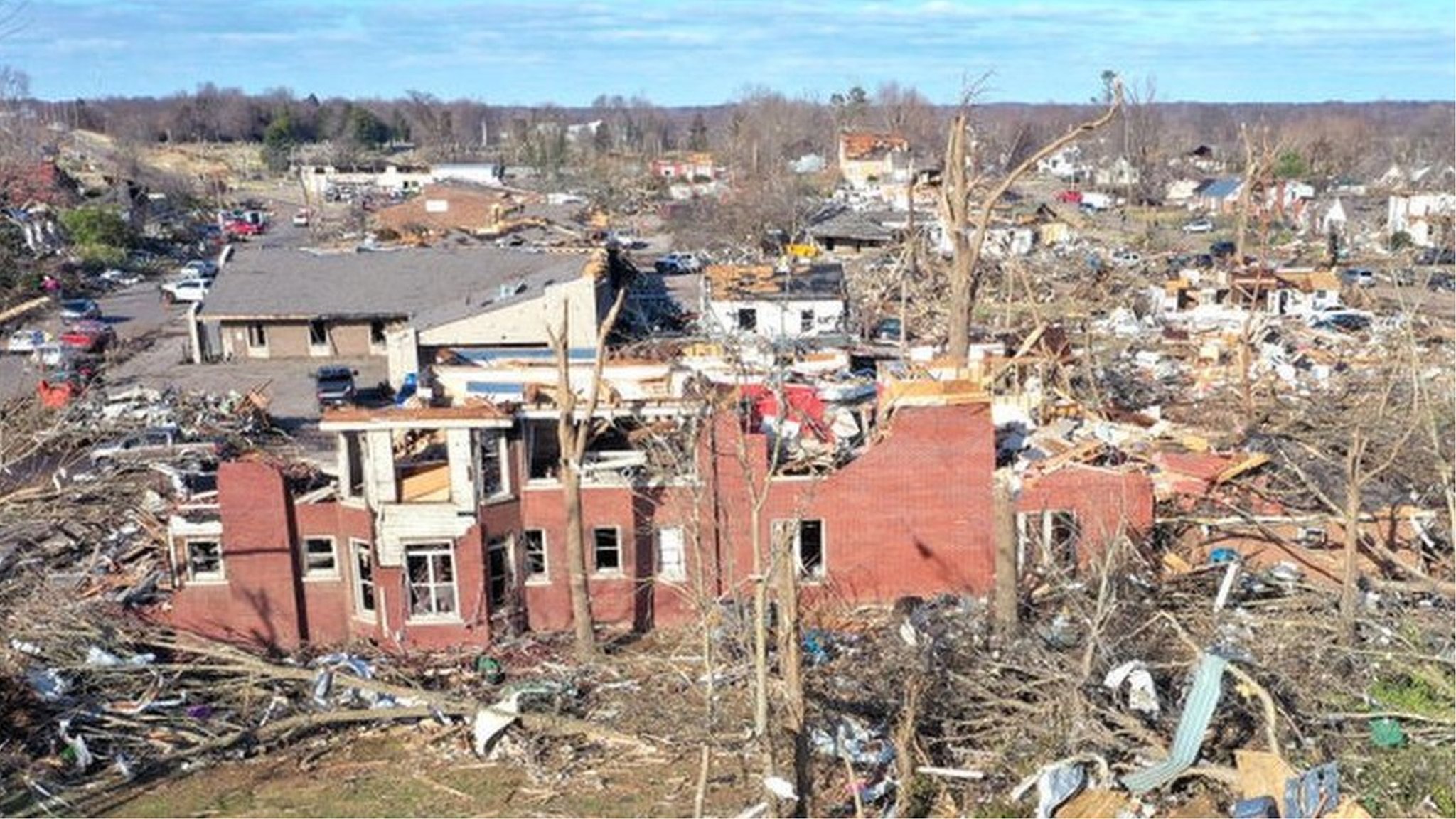 tornado (竜巻) 竜巻に家も教会も工場も破壊され……家がなくなったと母に言えず