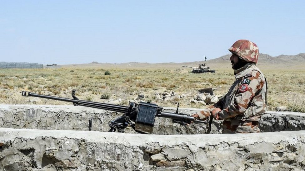 Four Pakistan border guards killed by militants