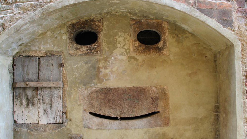 Casa en Italia que forma una cara.