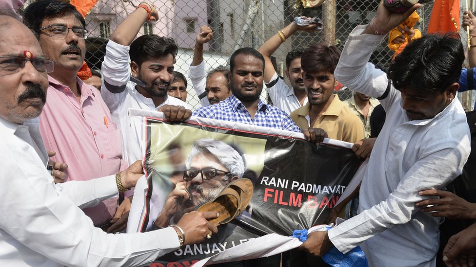 Sofi Evans rasm Dost va eri bilan jinsiy aloqa