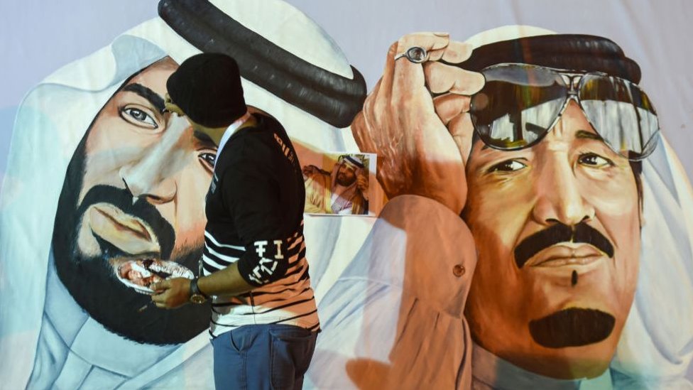 Itoatkor eshak yalagan