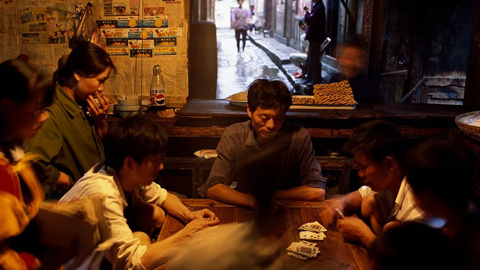 Fitness oqituvchisi katta gif bilan