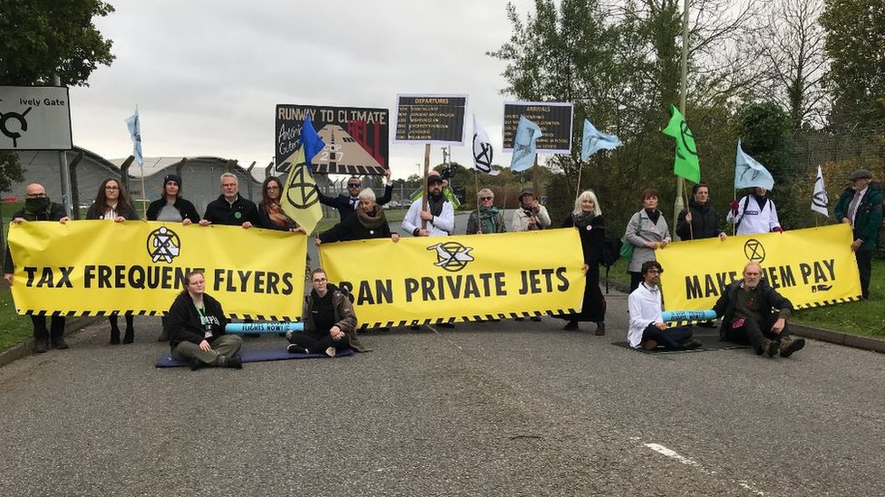 Climate campaigners block airport entrance