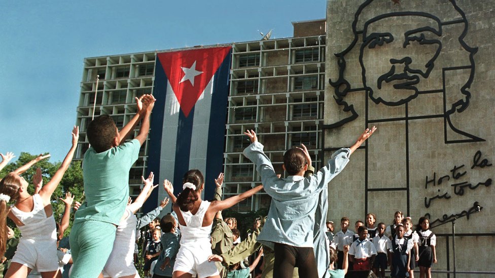 古巴每年10月舉行紀念活動，懷念為古巴革命做出貢獻的阿根廷人切·格瓦拉。