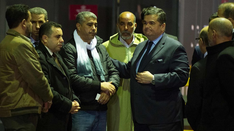 سفير تركيا في المغرب مع أقارب أحد الضحايا