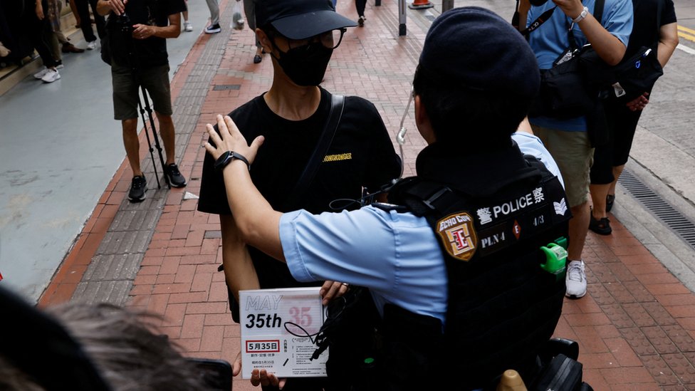 香港警察、海外の民主活動家6人を指名手配 国安法違反の疑い