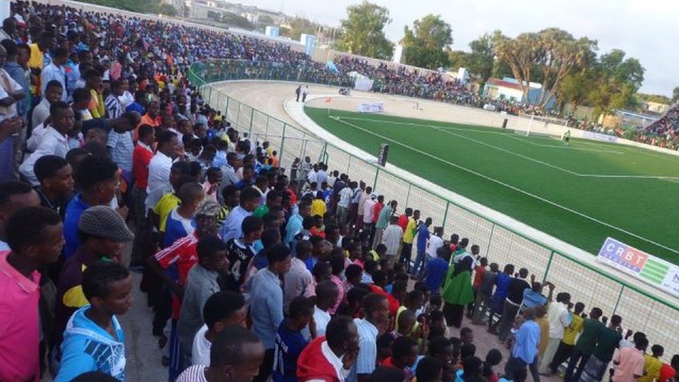 Taxtlar oyini seriyasidan porno sahnalar Ginekologda mushuk va qinning porno fotosuratlari