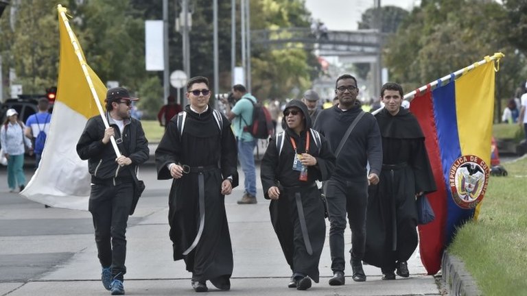 Colombians give Pope Francis rapturous welcome