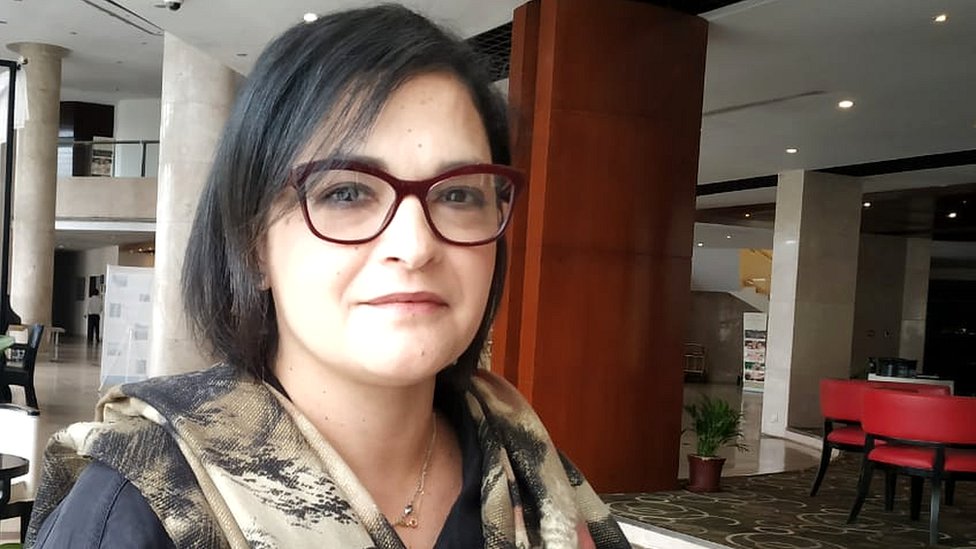 U rostdan ham qaynonasini sikadi. Semiz ayollar ishtirokidagi BDSM pornosi