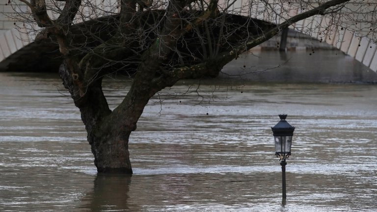 Paris readies for floods as Seine surges higher