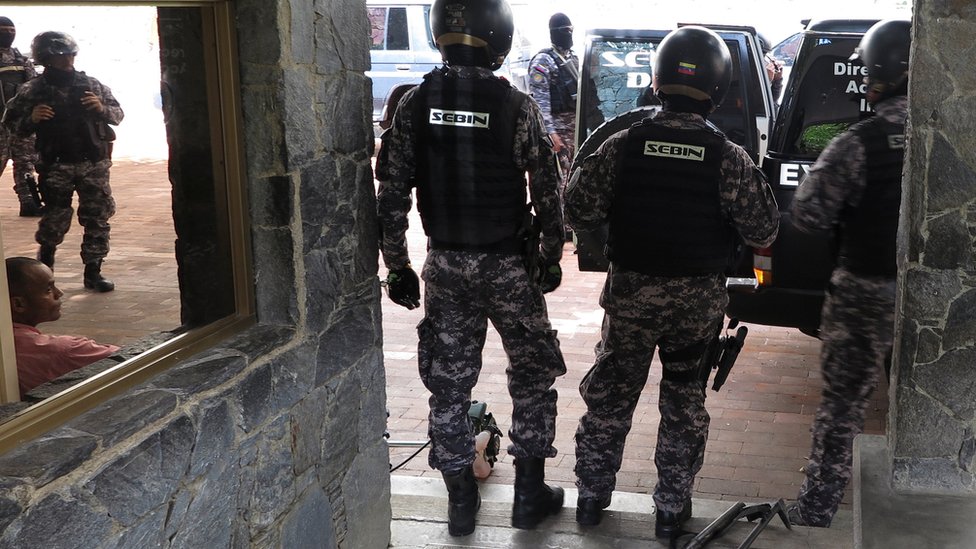 Fuerzas de seguridad.